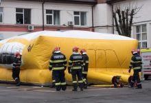 Photo of video | Un tânăr a fost salvat de pompieri după ce s-a aruncat de la etajul 8 al unui bloc