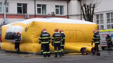 Photo of video | Un tânăr a fost salvat de pompieri după ce s-a aruncat de la etajul 8 al unui bloc