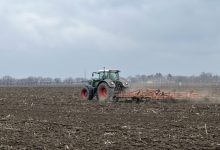 Photo of Motorina la 30 lei/litru: Ce fac fermierii din Moldova care nu pot controla prețul, dar pot controla consumul