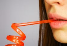 Photo of Închisoare pentru un adolescent care a lins un pai dintr-un automat de suc și l-a pus înapoi