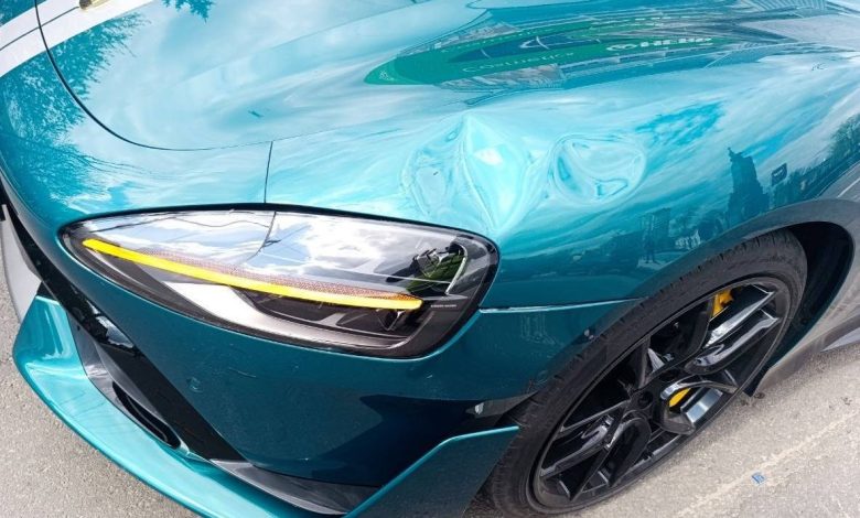 Photo of video, foto | O femeie și fiica acesteia, lovite pe trecerea pentru pietoni de o mașină care se deplasa pe banda dedicată transportului public