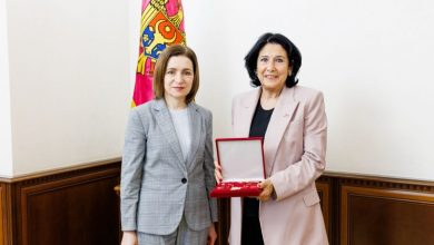 Photo of Maia Sandu i-a înmânat „Ordinul Republicii” fostei președinte a Georgiei, Salomé Zourabichvili