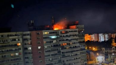 Photo of video | O dronă cu explozibil s-a prăbușit pe un bloc din Galați. Două persoane rănite, zeci de oameni – evacuați