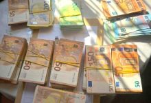 Photo of Opt persoane, reținute pentru contrabandă și spălare de bani de peste un milion de euro