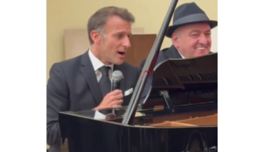 Photo of video | Macron a cântat live în timpul unei cine de stat la Erevan, acompaniat de premierul Armeniei, Paşinian