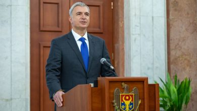 Photo of „Să liniștim spiritele”. Ministrul Economiei susține că declarația despre „300 de mii de migranți” a fost interpretată greșit