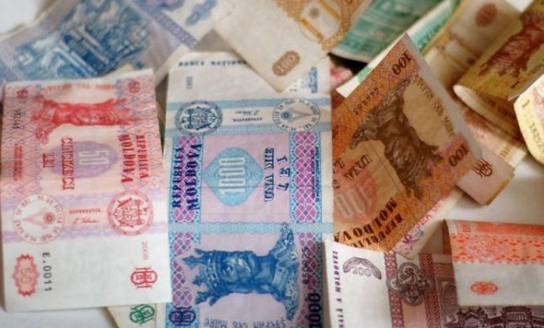 Photo of Educatoare păcălită de aproape 300.000 de lei. Opt ani de închisoare pentru o femeie din capitală