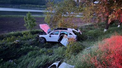 Photo of Mercedes oprit în copac la Hîncești: Un tânăr a murit, iar șoferul a fost reținut