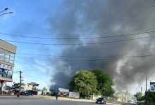 Photo of video | Flăcări uriașe la un depozit din capitală. A fost activat nivelul sporit de intervenție