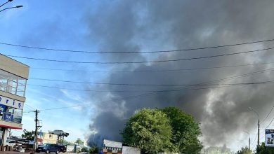 Photo of video | Flăcări uriașe la un depozit din capitală. A fost activat nivelul sporit de intervenție