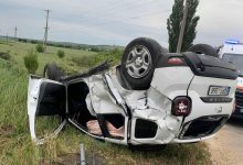 Photo of foto | Un nou accident la calea ferată: un automobil s-a răsturnat după ce a fost lovit de un tren marfar