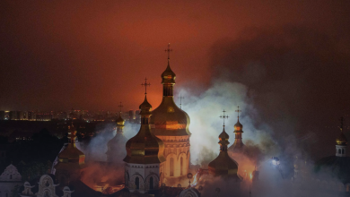 Photo of foto, video | Mănăstirea Lavra Pecerska, simbol al Ucrainei, în flăcări după un atac cu rachete balistice asupra Kievului