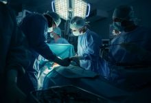 Photo of Premieră medicală. Un bărbat aflat în moarte cerebrală a primit simultan organe de la un porc modificat genetic