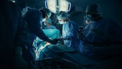 Photo of Premieră medicală. Un bărbat aflat în moarte cerebrală a primit simultan organe de la un porc modificat genetic