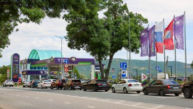 Photo of video | „O să-mi iau un cal”. Războiul lui Putin lasă Rusia fără combustibil: Carburanții se dau pe cartelă