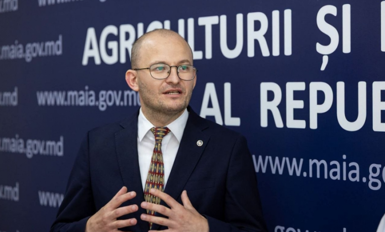Photo of doc, update | Ministrul Agriculturii a demisionat în urma controverselor privind afilierea sa la PDM și a venit cu o reacție: „Îmi cer scuze”