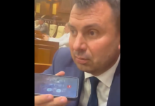 Photo of video | Costiuc, sunat de escroci chiar în timpul ședinței plenare a parlamentului. Deputatul a chemat poliția