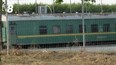 Photo of video | „Apă nu este. De dormit nu e bine.” Zeci de muncitori din Bangladesh și Nepal, cazați în vagoane de tren în Chișinău