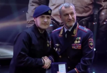 Photo of video | Fiul lui Kadîrov, decorat de poliția rutieră în ciuda unui accident mortal