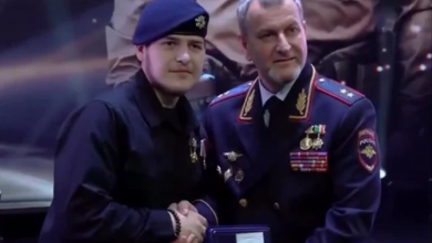 Photo of video | Fiul lui Kadîrov, decorat de poliția rutieră în ciuda unui accident mortal
