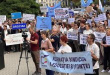 Photo of Angajații din educație nu mai ies la protest pe 1 septembrie: „Suspendarea protestelor NU înseamnă renunțarea la revendicări!”