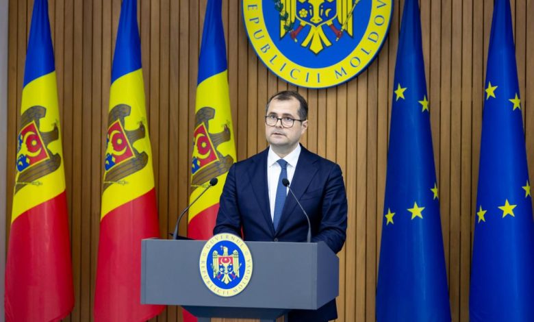 Photo of Prima declarație de avere a premierului Tofan: salarii și bonusuri de sute de mii de dolari, investiții și mai multe imobile