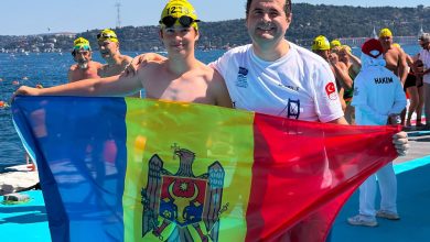 Photo of Vasile Tofan a traversat înotând Bosforul, împreună cu fiul său: „Revenim la Chișinău cu bateriile încărcate și cu inima plină”