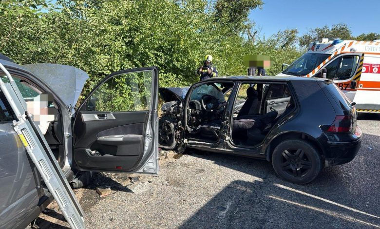 Photo of foto, video, update | Accident grav la Anenii Noi: Doi polițiști și un alt șofer, răniți în urma unei coliziuni frontale