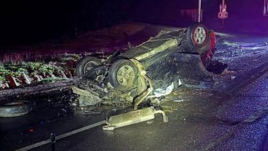 Photo of O fetiță se află în stare gravă la spital, după ce mașina condusă de tatăl său a ajuns într-un canal. Bărbatul ar fi fost beat