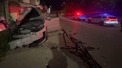 Photo of Accident neobișnuit în capitală: un șofer beat a intrat cu mașina în scările unui bloc