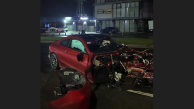 Photo of video | Un tânăr cu multiple încălcări a distrus Mercedesul pe care-l conducea încercând să scape de poliție