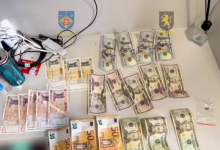 Photo of video | 32 de persoane ar fi fost înșelate prin vânzarea fictivă de tractoare și mașini. Trei persoane, pe banca acuzaților