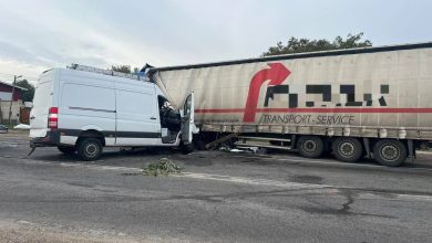 Photo of foto | Accident fatal la nord: Șoferul unui Mercedes ar fi ieșit pe contrasens, unde s-a ciocnit cu un camion