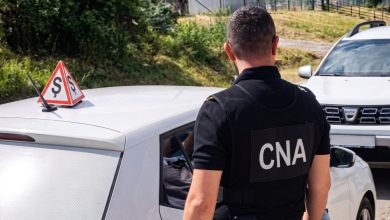 Photo of Un instructor auto din Chișinău, reținut de oamenii legii într-un dosar de trafic de influență