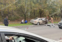 Photo of video, foto | Accident cu implicarea mai multor mașini în Chișinău. Șoferul unei Toyota a doborât un stâlp, iar două persoane au ajuns la spital
