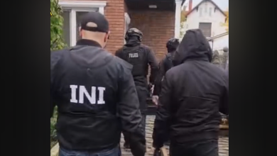 Photo of video | Percheziții la un grup suspectat de pregătirea dezordinilor în masă. Ce puneau la cale?