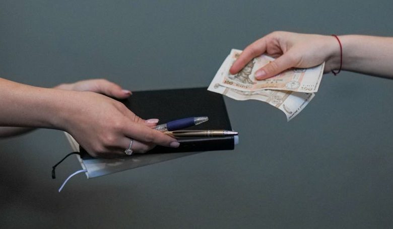 Photo of Închisoare de până la trei ani pentru cei care scriu lucrări de licență, master sau doctorat la comandă. Ce propune MEC