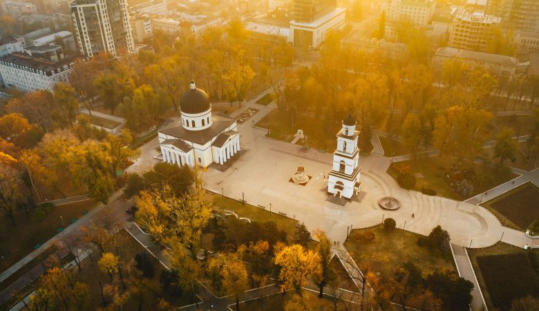 Photo of De la „Troleibuzul 25” la o capitală europeană: Amintiri personale și planuri în felicitările oficialilor pentru Chișinău
